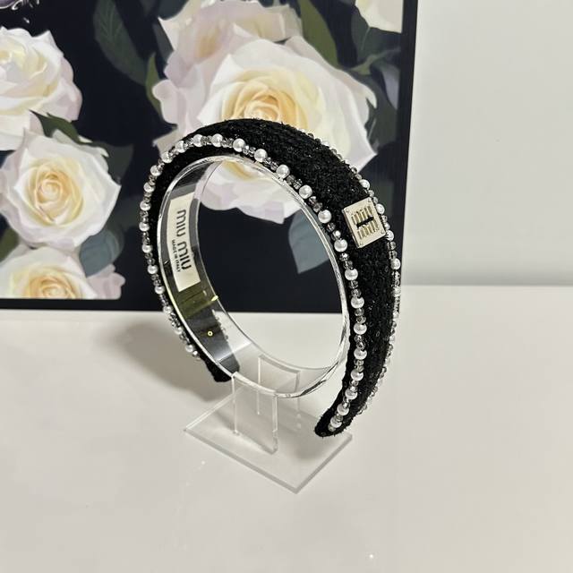 特 配专柜包装 Miumiu 缪缪 最新发箍 小仙女快入手 特殊材质 不嘞头 可盐可甜～