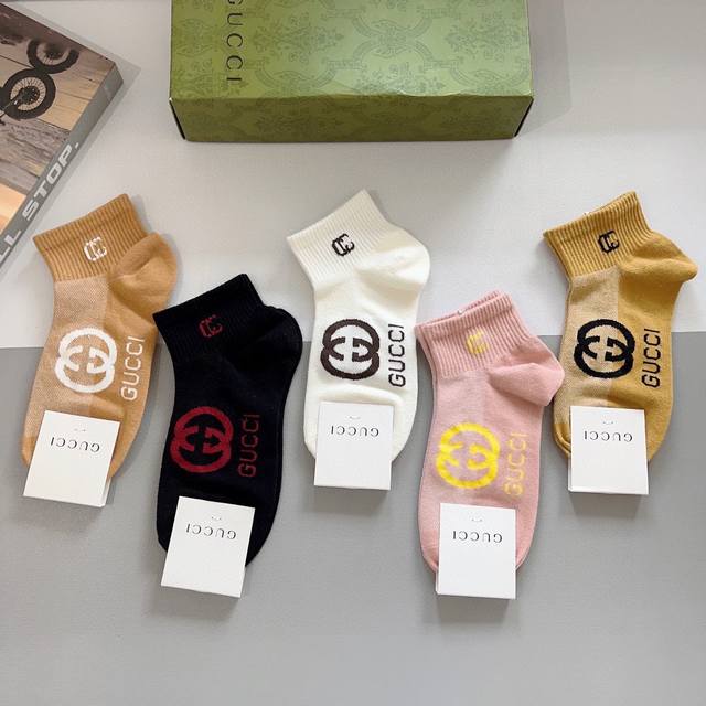 配包装 一盒5双 Gucci 古奇 Ins超火爆小单品袜子，纯棉面料，潮人必备 ，Gucci 爆款，经典双G袜，个性时尚百搭款，你值得拥有哦