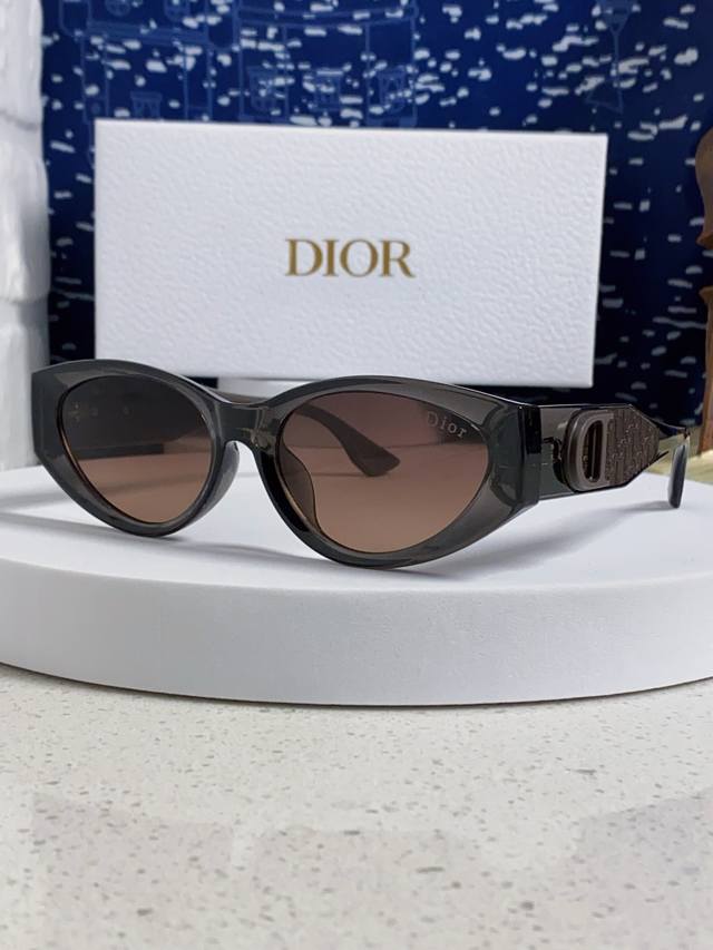 Dior迪奥 2025新款太阳眼镜 旅行遮阳墨镜30Montaigne 防紫外线个性复古大气女士偏光墨镜
