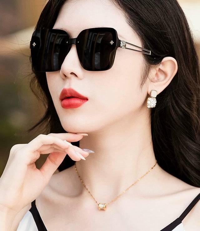 Chanel 香奈儿 2025新款山茶花潮流爆款 时尚圆框高清偏光太阳镜 佩戴舒适 网红潮款墨镜 型号：Ch6200