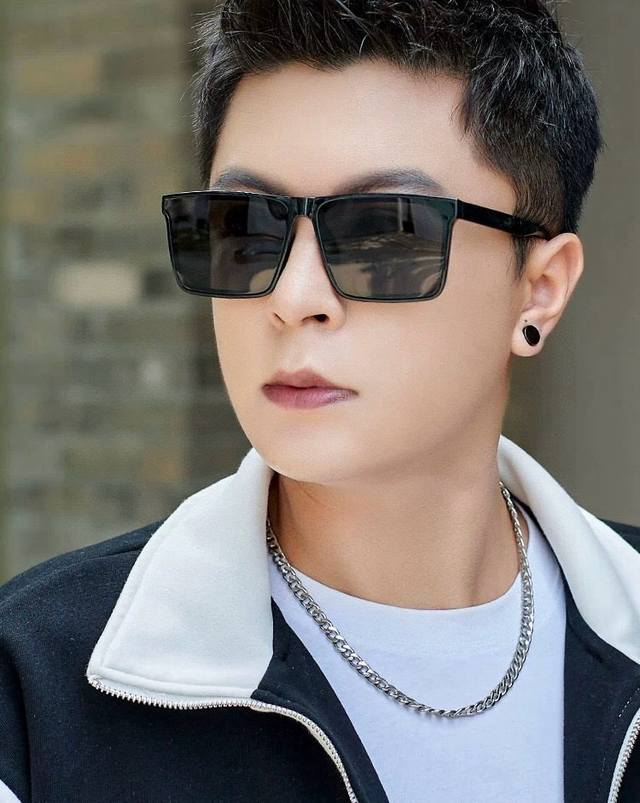 Gucci古奇 新款连体驶驾镜墨镜出行必众备多明星同款 太阳镜 男女太士阳镜飞行 型号：G4357