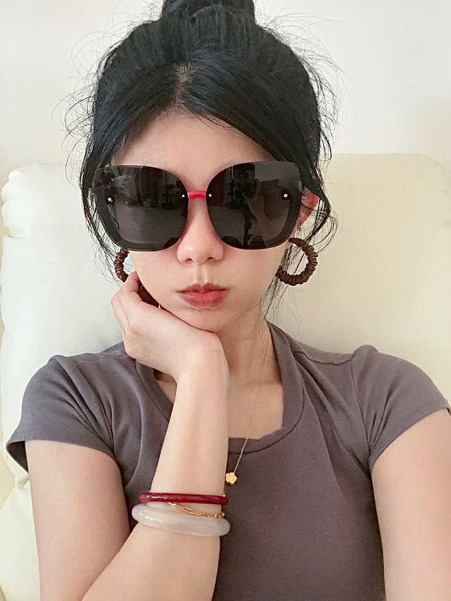 Chanel香奈儿 2025年开春新款 潮爆流款 时尚圆框太阳镜 高品质 佩戴舒适 网红潮墨款镜 型号X062