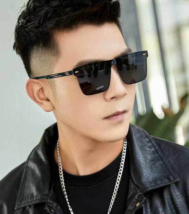 Gucci 2025新款男女情侣款太阳镜多边形墨镜Ip电镀永不褪色 超轻超有弹性整幅眼镜无螺丝重要的是压不坏 高清尼龙镜片、精湛的工艺 原版材料 休闲大气不挑人