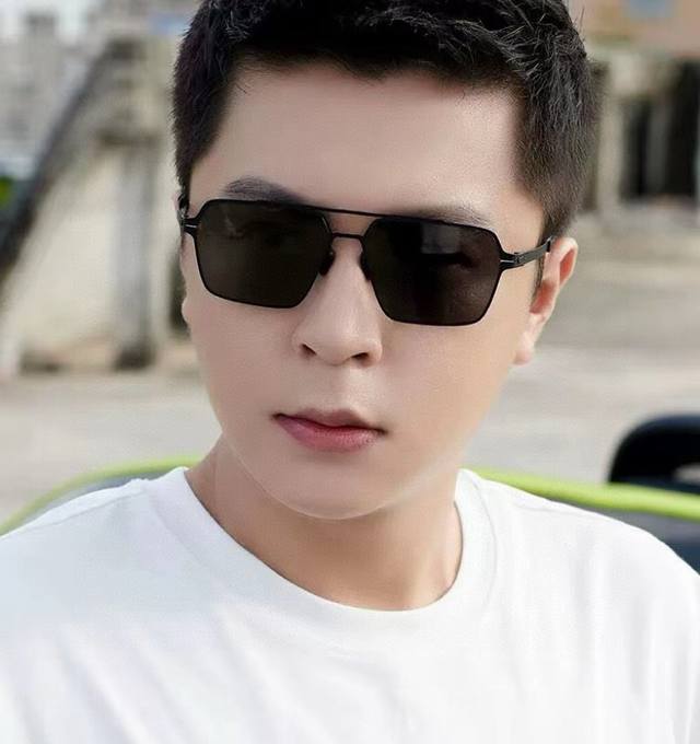 Gucci 2025新款男女情侣款太阳镜多边形墨镜Ip电镀永不褪色 超轻超有弹性整幅眼镜无螺丝重要的是压不坏 高清尼龙镜片、精湛的工艺 原版材料 休闲大气不挑人