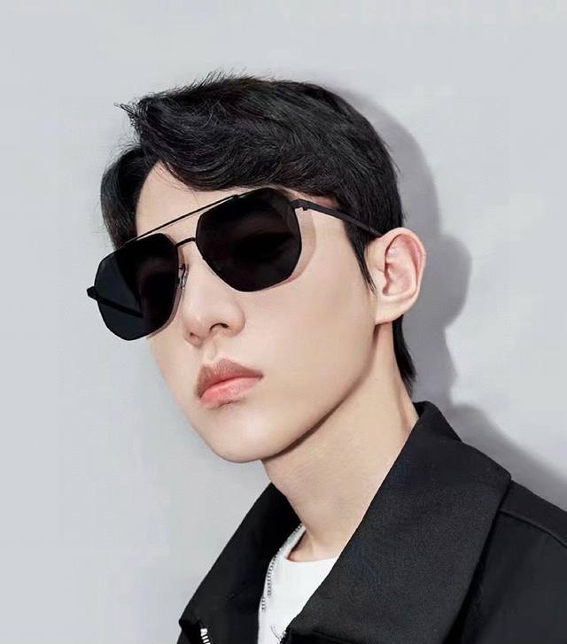 Gucci 男款炫彩飛行員偏光太陽鏡 材質：高清尼龍加厚卡槽高清偏光鏡片 無邊框鏡架顏型號：G3200
