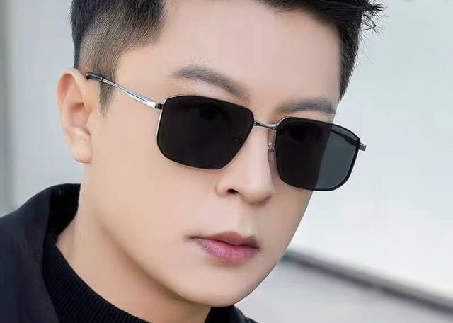 Gucci 男款炫彩飞行员偏光太阳镜 材质：高清尼龙加厚卡槽高清偏光镜片 无边框镜架颜型号：G5227