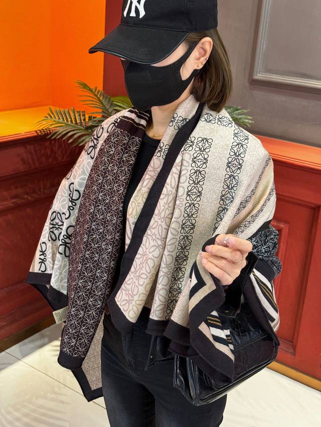 高定版 上新 Loewe罗意威专柜新款，高级又不撞款的好东西！！！ 能力范围能带给大家最好的品质，这个价格P真的亲妈到家！ 吓一跳的好货，Loewe经典Love