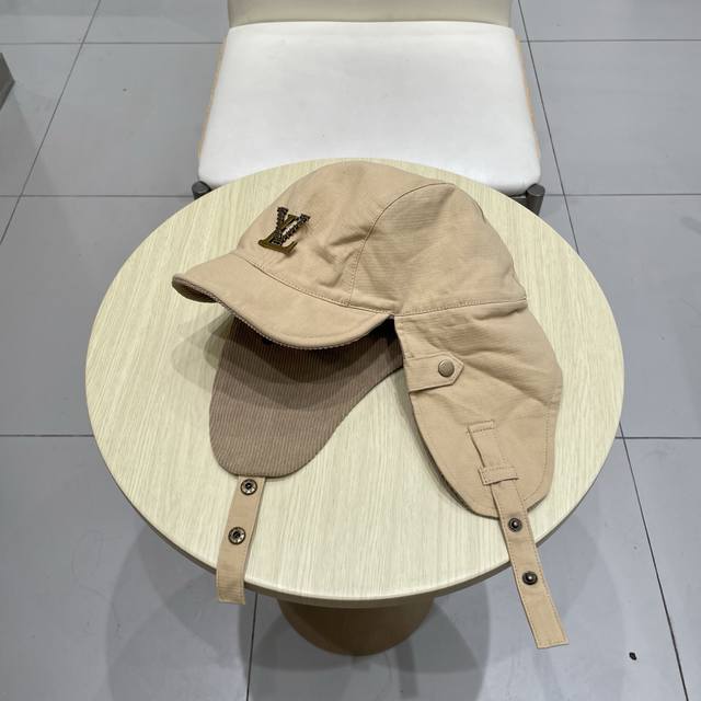 路易威登棒球帽 Louisvuitton25秋冬双面可戴灯芯绒保暖雷锋帽户外防风护耳东北飞行员帽滑雪帽