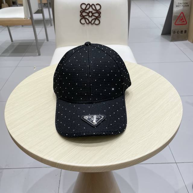 普拉达 Prada 新品经典棒球帽 代购版本！时尚潮流，高端做工！非一般的品质，细节看实拍哦