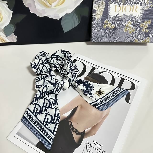 特 配包装 Dior 迪奥 经典老花发圈 带头上或者手上都非常好看 时尚百搭人手必备单品