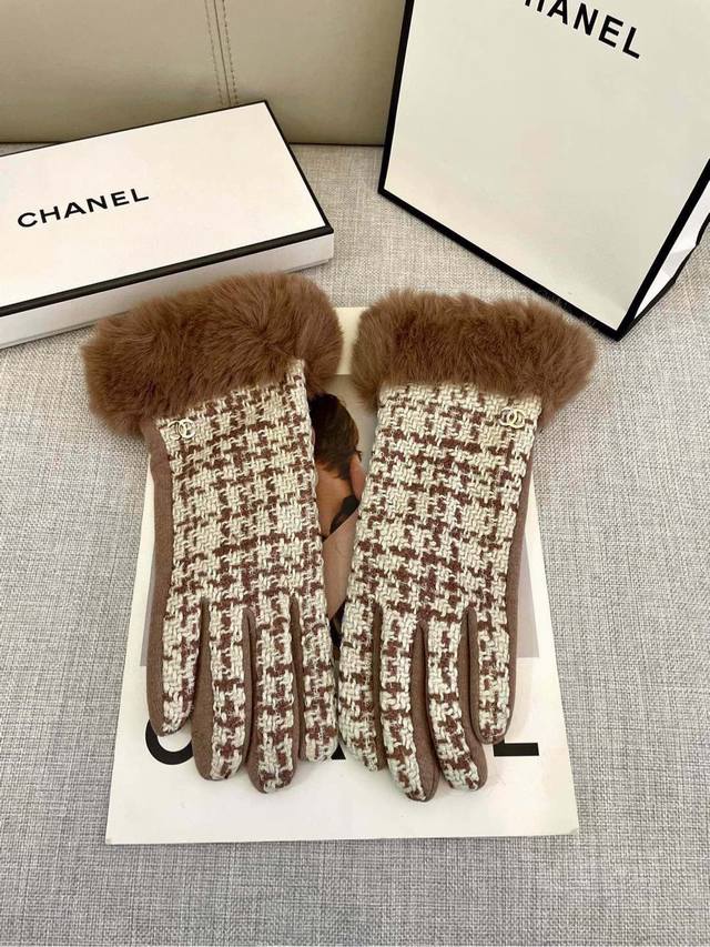 特 Chanel香奈儿新款水貂绒配羊毛手套 手感更软细糯腻 亲肤，保性暖更好天然染料，低温染色 呈最现纯粹，浓郁饱的满颜色，色牢度经检过测，保暖性极佳 柔软的触