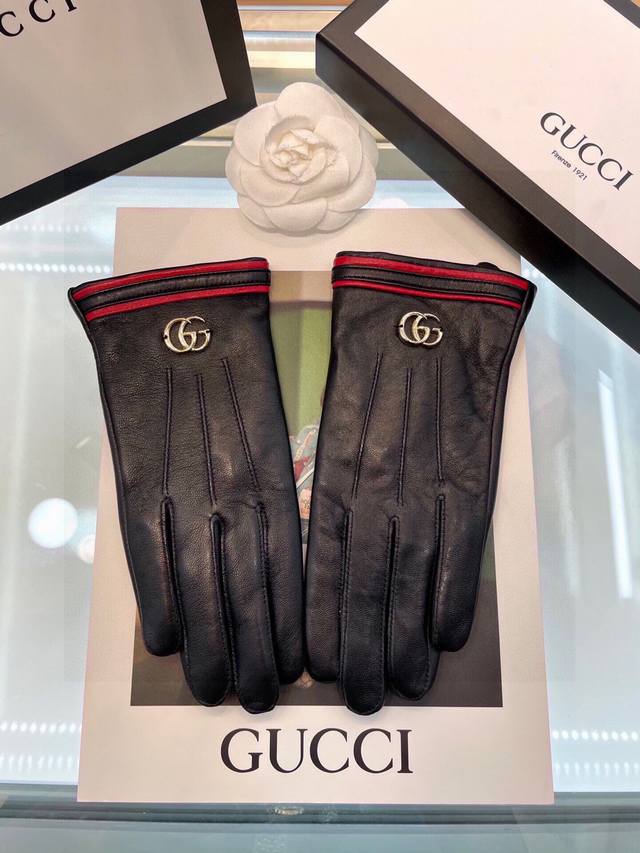 特 Gucci新款女士手套 一级羊皮 皮质超薄柔软舒适 特显手型 质感超群 码数 ：均码