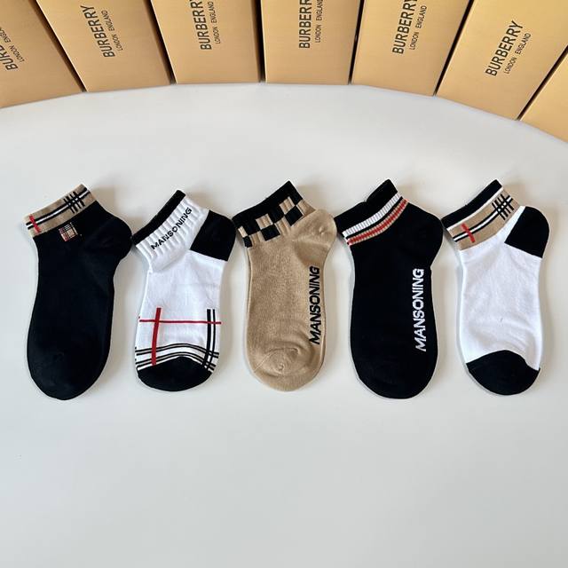 特 配专柜包装 Burberry 巴宝莉 新款中短款堆堆袜袜子！一盒五双，专柜同步筒袜袜子，大牌出街，潮人必备超好搭