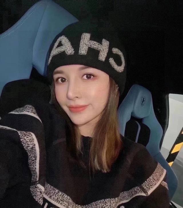 香奈儿Chanel认准正品品质哦，市场唯一对版细节，双层羊絨羊毛针织帽，小红书推荐官网代购價格4980一顶，品质杠杠，秋冬大Logo的搭配确实完美，設計風格更是