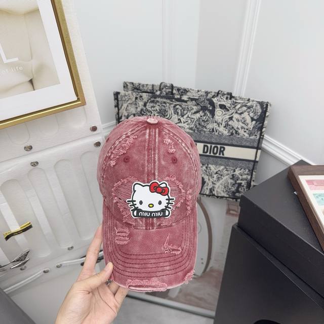 Miumiu 个性破洞棒球帽 复古潮人必备