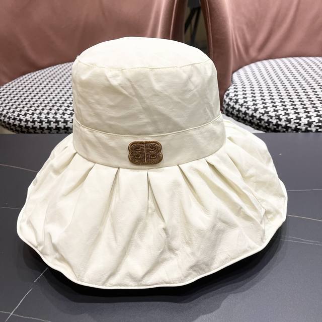 Balenciaga巴黎世家2025夏季新款渔夫帽，简约休闲百搭款，