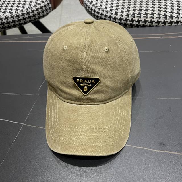 普拉达Prada 经典三角标棒球帽颜色完美 帽型正点 简直谁戴都好看质量超赞 时尚百搭