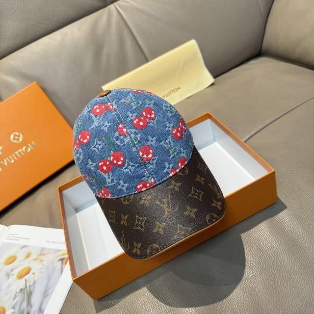 配盒子布袋，Lv路易威登新款原单棒球帽，Lv小樱桃，专柜1:1开模订制，原版帆布面料+头层牛皮，轻盈透气！质量超赞，基础头围56，贴片可调节。