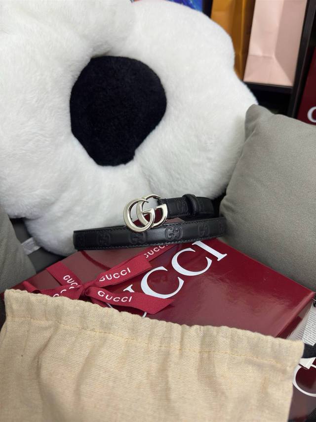 Gucci Aad5L 百搭黑色Gg压花 2.0Cm 平面Gg扣
