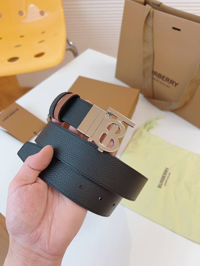 巴宝利 带宽34Mm 正品尺寸 专柜精品扣，真空电镀，工艺精细 天然头层牛皮.质感十足，手感柔软。时尚个性，经典百搭！可自行选择搭配，自行裁剪！