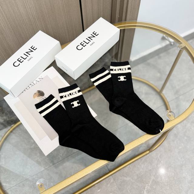 配包装 一盒二双 Celine赛琳 爆款中筒袜高版本 ～好看到爆炸 欧美大牌中筒袜潮人必不能少的专柜代购品质 袜子 ，搭配起来超高逼格 时髦度爆表啊啊啊啊～～推