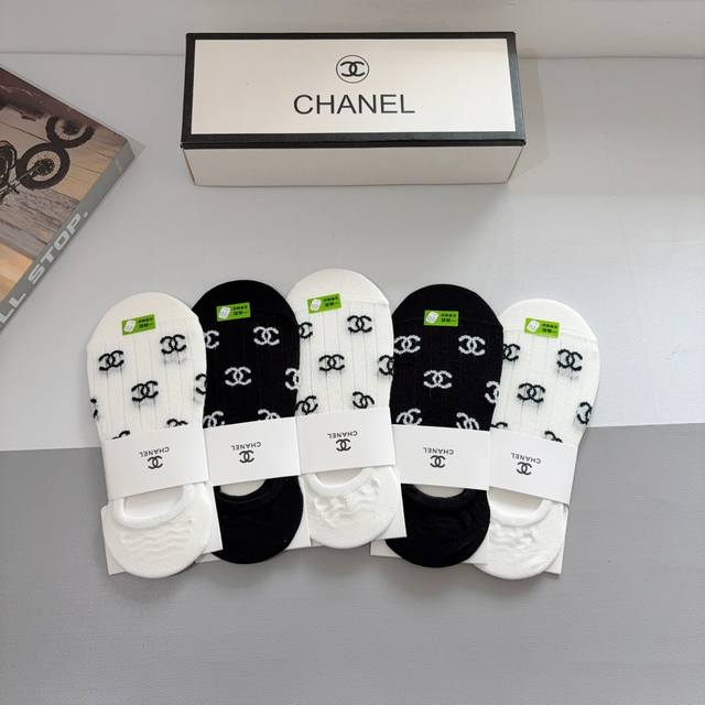 配包装 一盒5双 Chanel 香奈儿 新款竹棉透气船袜，潮人必备款袜子 超柔软材质，舒适透气，时尚百搭款