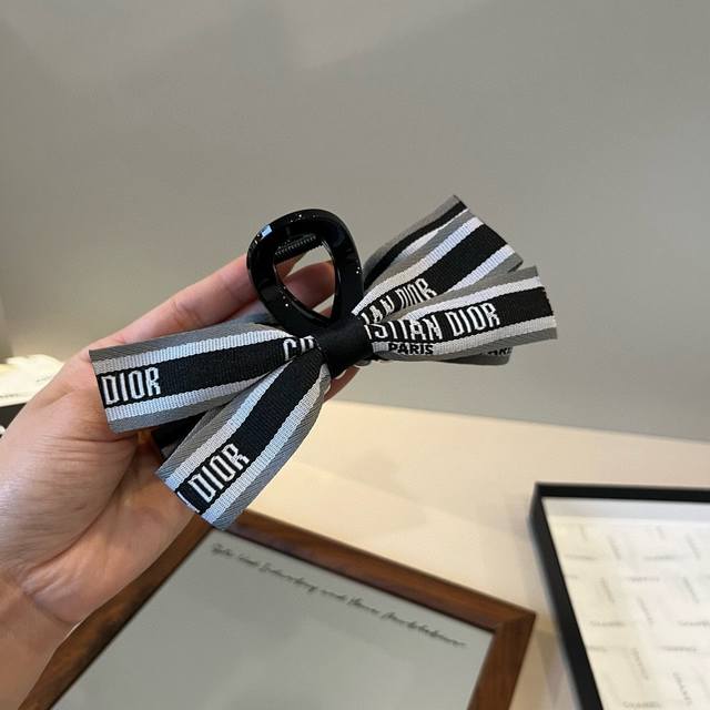 Dior迪奥新款发夹