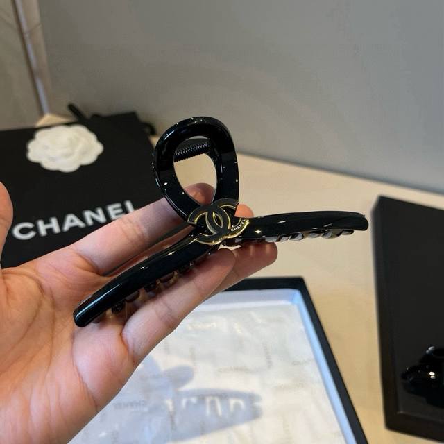 Chanel香奈儿新款发夹
