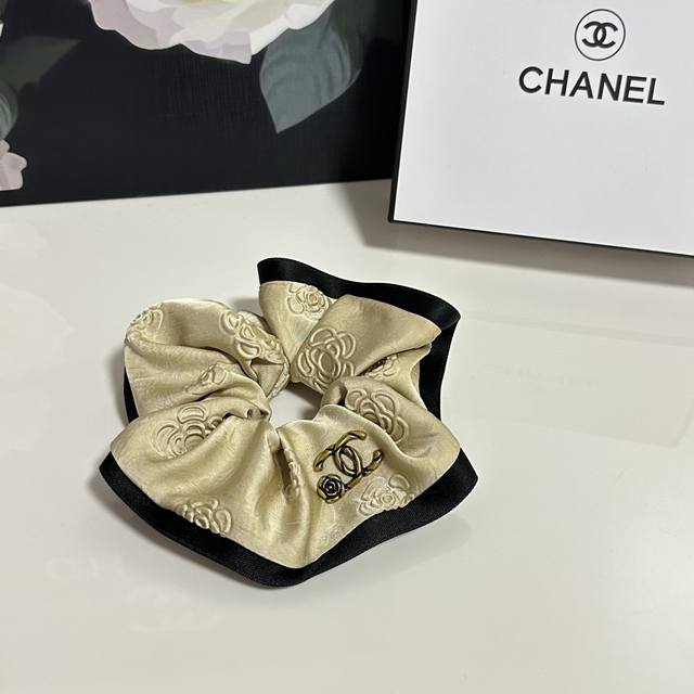 特 配专柜包装 Chanel 香奈儿 最新小香风发圈 小仙女快入手 特殊材质 不嘞头 可盐可甜～