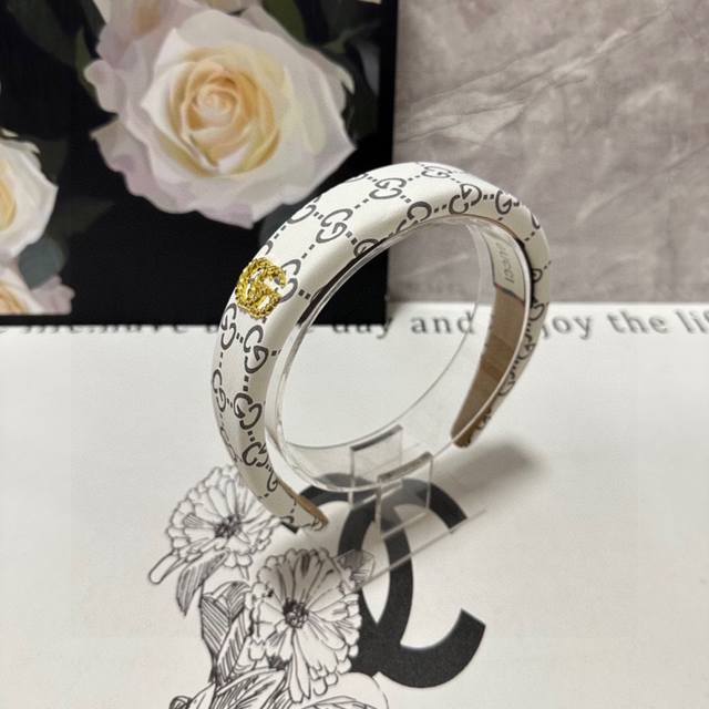 特 配专柜包装 Gucci 古驰 最新发箍 小仙女快入手 特殊材质 不嘞头 可盐可甜～