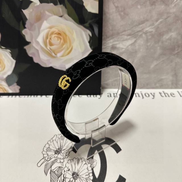 特 配专柜包装 Gucci 古驰 最新发箍 小仙女快入手 特殊材质 不嘞头 可盐可甜～