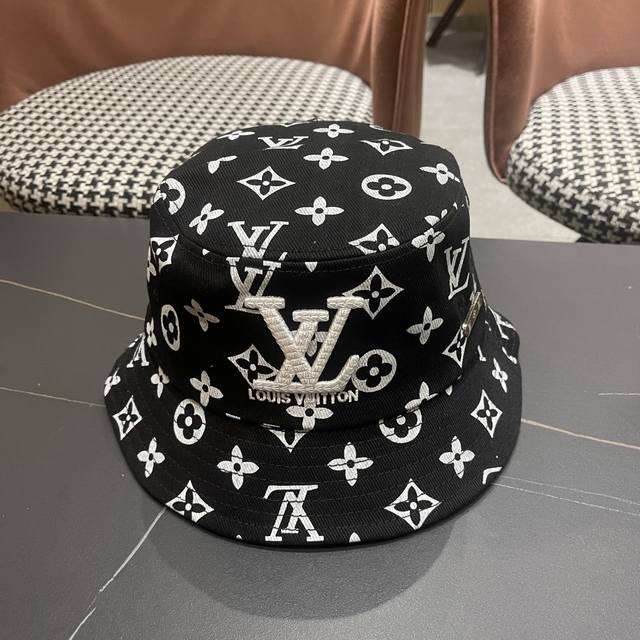 上新！路易威登 Louisvuitton 新款Lv渔夫帽，重工打造高端大气，百搭款男女通用