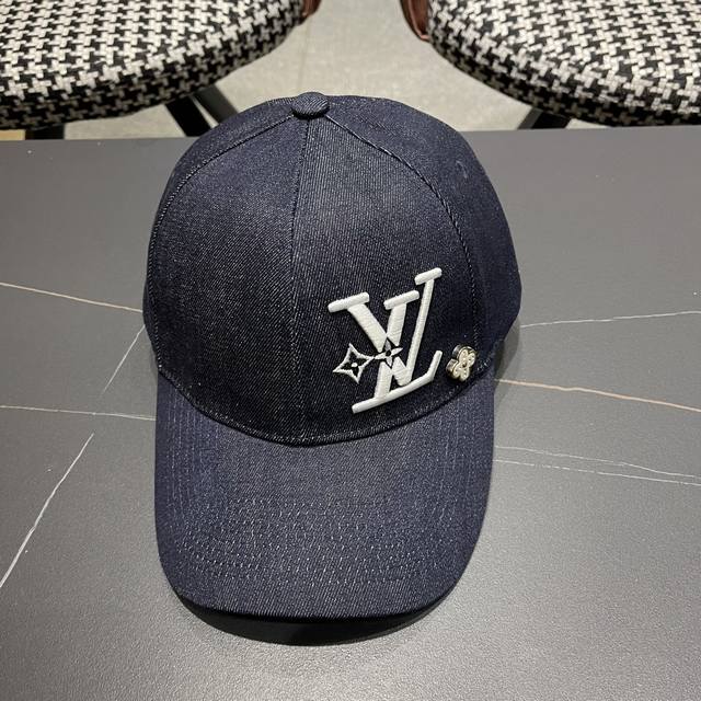Lv 路易威登 新款原单棒球帽，Lv刺绣，专柜1:1开模订制，原版帆布面料+头层牛皮，精细刺绣！质量超赞，基础头围56，贴片可调节。