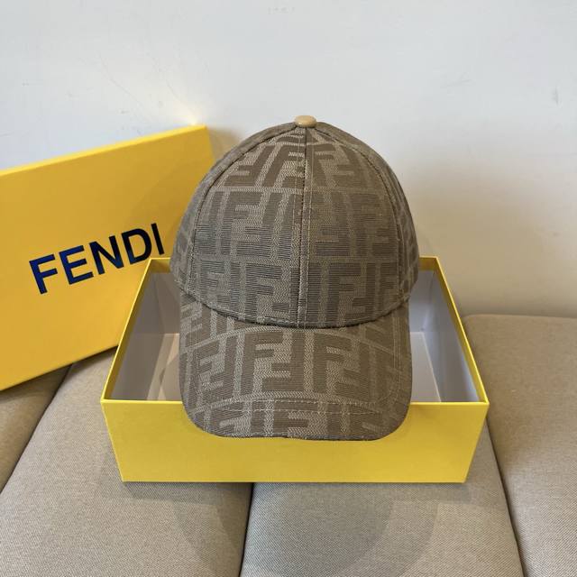 Fendi芬迪 老花系列棒球帽 经典Ff中古单品，气质穿搭单品，质量杠杠