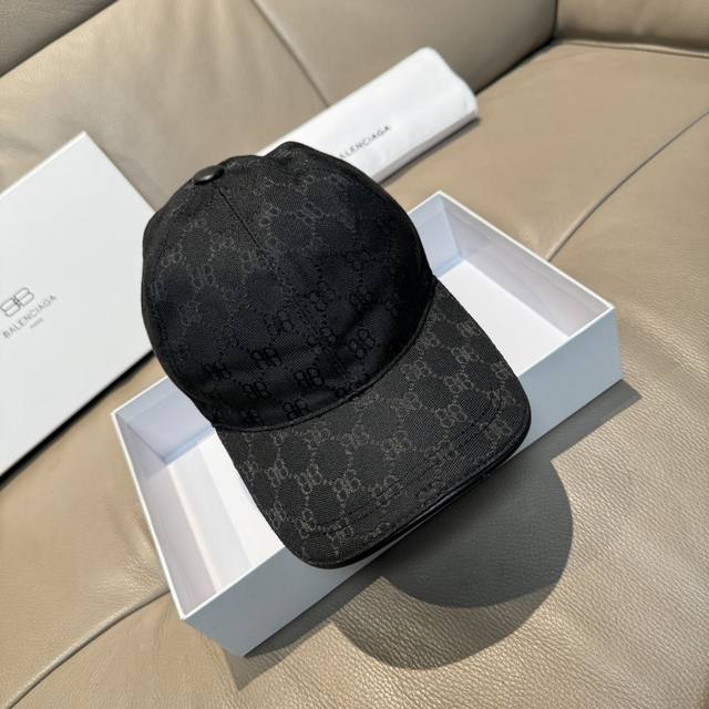 配盒子布袋，Balenciaga 巴黎世家 新款原单棒球帽， 专柜1:1开模订制，原版帆布面料+头层牛皮，纯棉内里，轻盈透气，简洁大方！基础头围56，贴片可调节