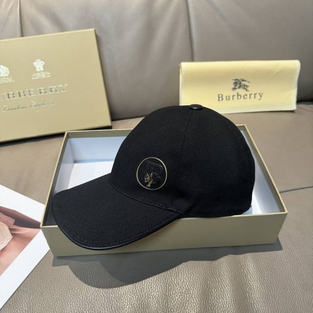 配盒子布袋，Burberry 巴宝莉 最新款原单棒球帽，1:1开模订制，猛虎胶印！原版帆布面料+头层牛皮，做工细致，原厂品质，独家实物拍摄。黑白二色出货。