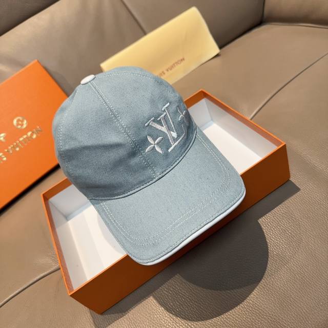 配盒子布袋，Lv 路易威登 新款原单棒球帽，Lv刺绣，专柜1:1开模订制，原版帆布面料+头层牛皮，精细刺绣！质量超赞，基础头围56，贴片可调节。