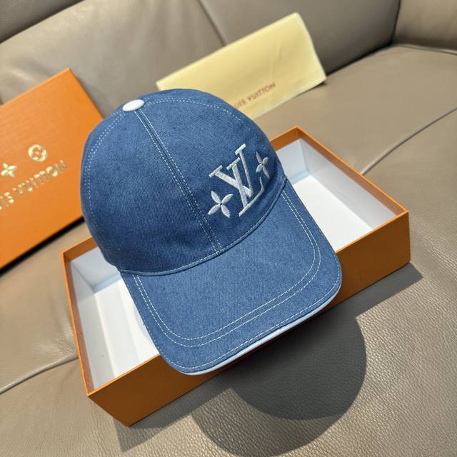 配盒子布袋，Lv 路易威登 新款原单棒球帽，Lv刺绣，专柜1:1开模订制，原版帆布面料+头层牛皮，精细刺绣！质量超赞，基础头围56，贴片可调节。