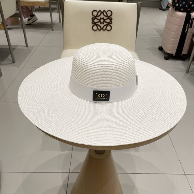 Dior迪奥 新款草帽，草编帽，大帽檐草帽，遮阳沙滩帽携带方便，头围57Cm