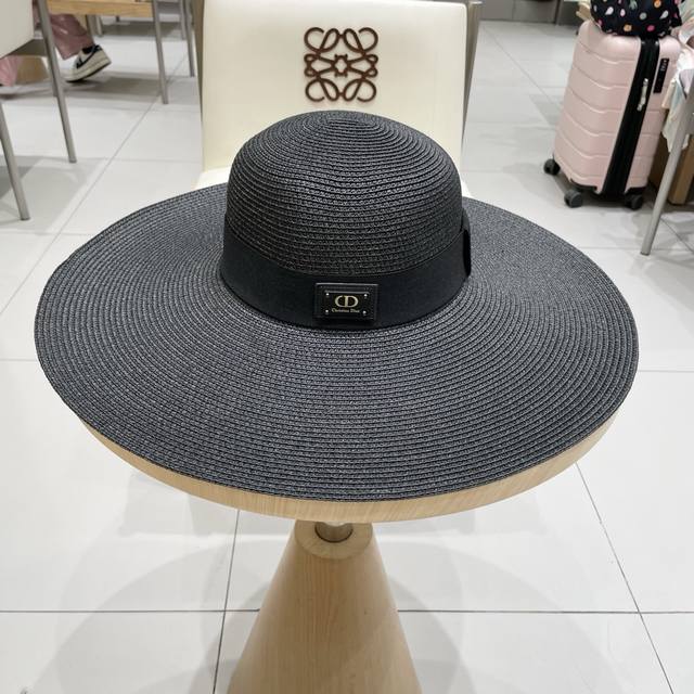Dior迪奥 新款草帽，草编帽，大帽檐草帽，遮阳沙滩帽携带方便，头围57Cm