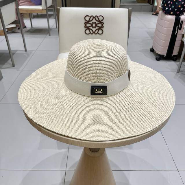 Dior迪奥 新款草帽，草编帽，大帽檐草帽，遮阳沙滩帽携带方便，头围57Cm