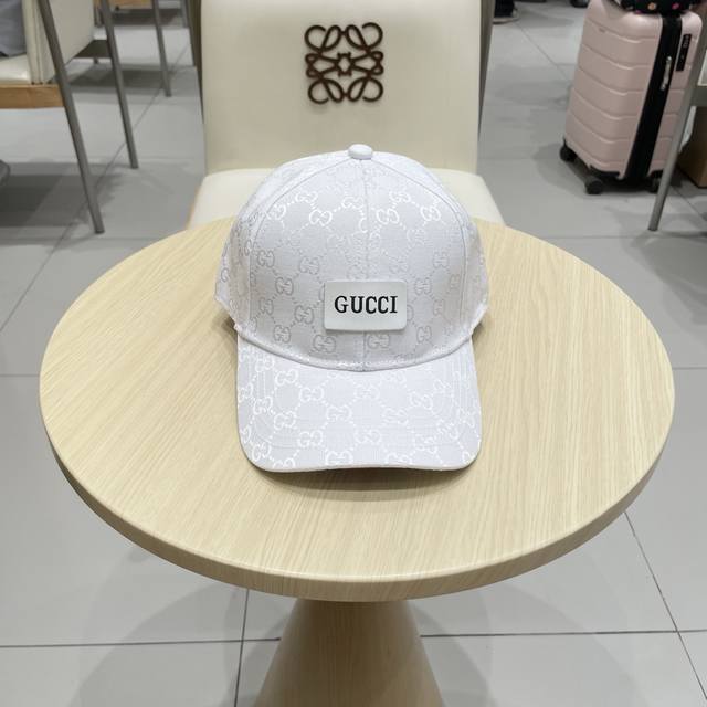 古奇棒球帽Gucci官网新品，棒球帽，原单品质火爆来袭 工艺非常精美 高档大气上档次！低调奢华，方便携带！跑量！