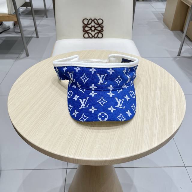 Lv路易威登原单刺绣空顶遮阳帽 专柜热卖款纯棉内里，轻盈透气。完美版型，对格精准无误，原厂品质，独家实物拍摄，男女适用
