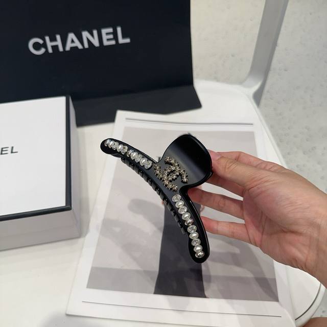配包装盒 Chanel 香奈儿 最新款小香爆款抓夹，名媛范儿十足，小仙女必备