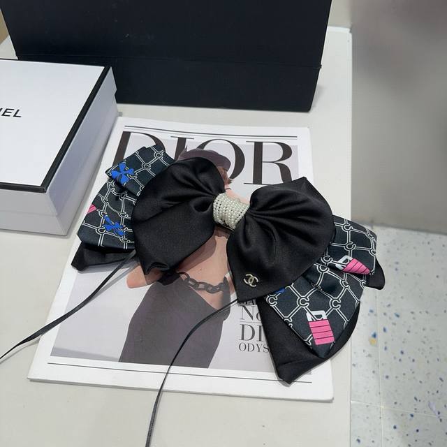 配包装盒 Chanel 香奈儿 最新款小香弹簧夹，超级好看！名媛范儿十足，小仙女必备