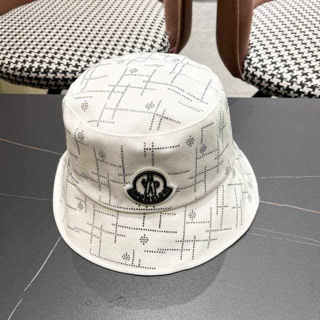 Moncler蒙口夏季新款亮片渔夫帽女百搭重工水钻，遮阳盆帽显脸小牛仔防晒太阳帽