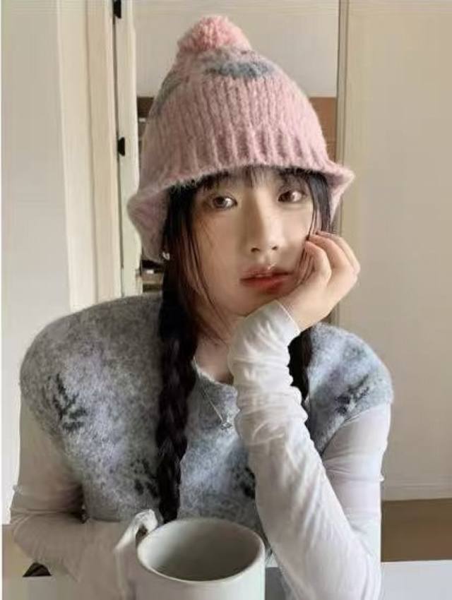 蒙口Moncler 25秋季新品韩系费尔岛风复古爱心毛球护耳针织包头毛线帽冷帽甜美