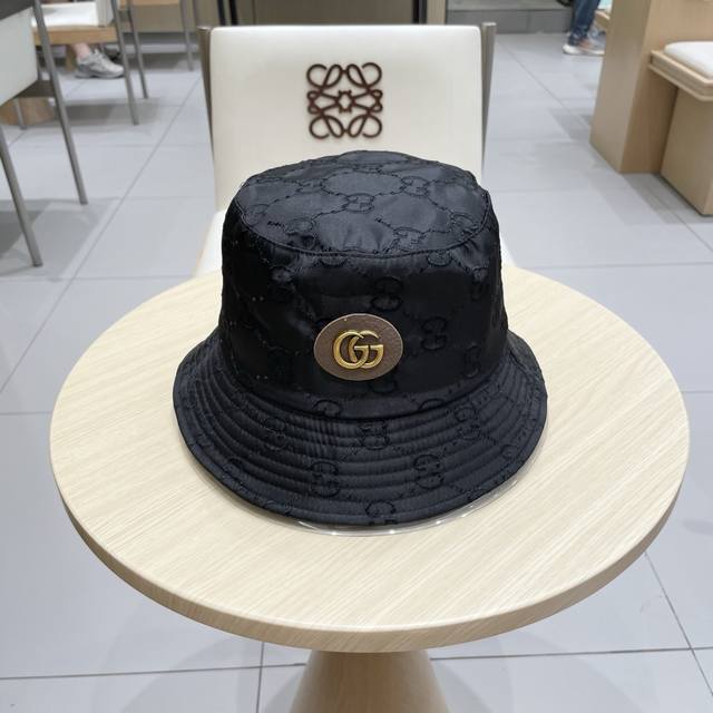 原单品质 Gucci古奇渔夫帽官网新品Gucci渔夫帽火爆来袭 工艺非常精美 高档大气上档次！低调奢华，方便携带！跑量！