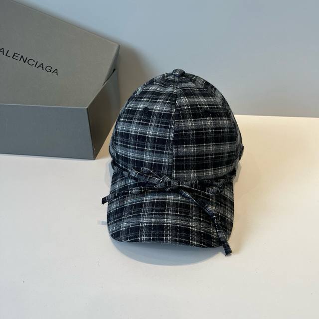 Balenciaga巴黎世家新款Logo棒球帽，很酷的色系，男女佩戴都有不同Style，第一批抢先出货！巴黎粉必入款！