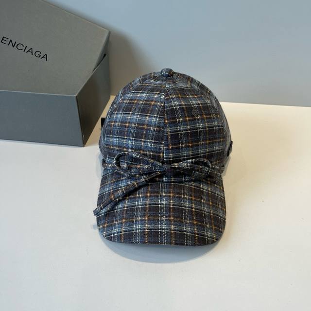 Balenciaga巴黎世家新款Logo棒球帽，很酷的色系，男女佩戴都有不同Style，第一批抢先出货！巴黎粉必入款！
